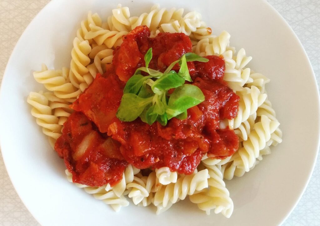tomato pasta- food allergies that cause sinus problems
