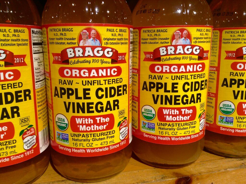 apple cider vinegar- natural home remedies for urine infection
