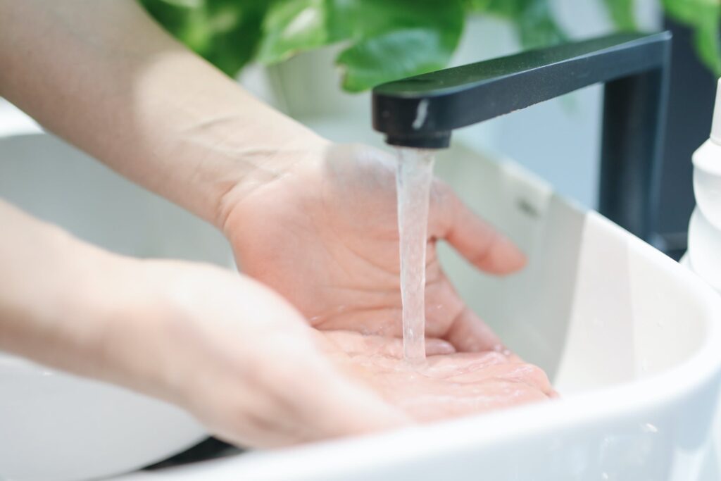 washing hands- how long are sinus infections contagious